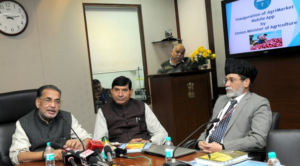 The Union Minister for Agriculture and Farmers Welfare, Shri Radha Mohan Singh addressing at the launch of the Mobile Apps “AgriMarket and Crop Insurance”, in New Delhi on December 23, 2015. The Minister of State for Agriculture and Farmers Welfare, Shri Mohanbhai Kalyanjibhai Kundariya and the Secretary, Department of Agriculture and Cooperation & Farmers Welfare, Shri Siraj Hussain are also seen.