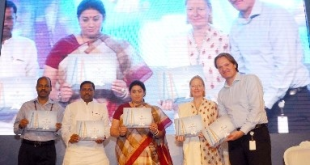 The Union Minister for Human Resource Development, Smt. Smriti Irani launching the ‘Vidyanjali’ (School Volunteer Programme), organised by the Department of School and Literacy, Ministry of Human Resource Development, in New Delhi on June 16, 2016. The Minister of State for Human Resource Development, Prof. (Dr.) Ram Shankar Katheria, the Secretary, School Education and Literacy, Dr. Subash Chandra Khuntia and other dignitaries are also seen.