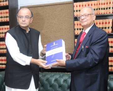 The Chairman of the Seventh Pay Commission, Justice A.K. Mathur submitted its report to the Union Minister for Finance, Corporate Affairs and Information & Broadcasting, Shri Arun Jaitley, in New Delhi on November 19, 2015. (Image Courtesy: pib website)